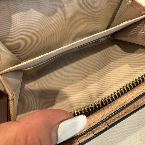 Authentic Marc Jacob’s compact wallet - Picture 9 of 13